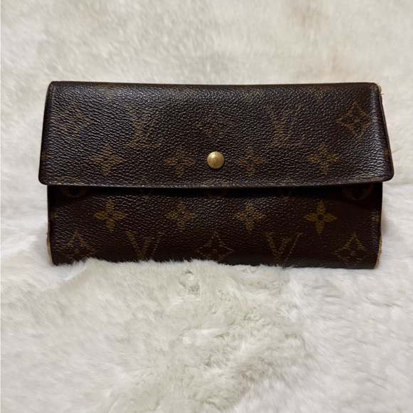Louis Vuitton Handbags - Louis Vuitton Monogram Trifold Wallet
